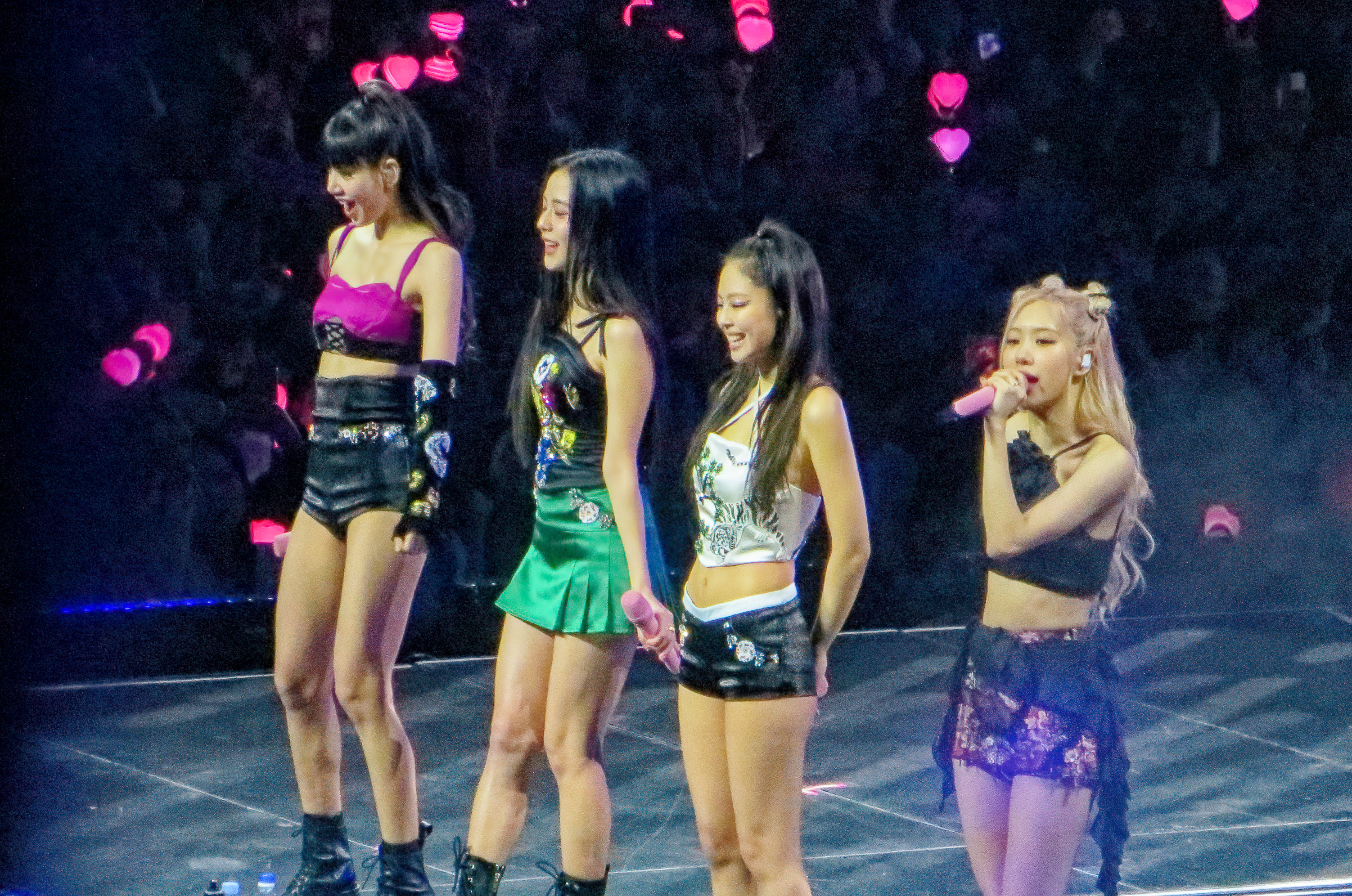 BLACKPINK en el escenario de su gira Born Pink en Londres en 2022